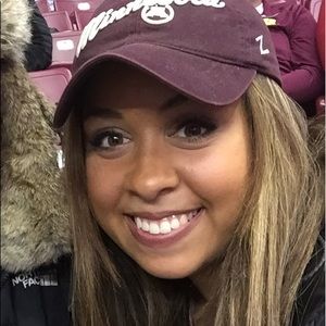 Meet your Posher, Olivia